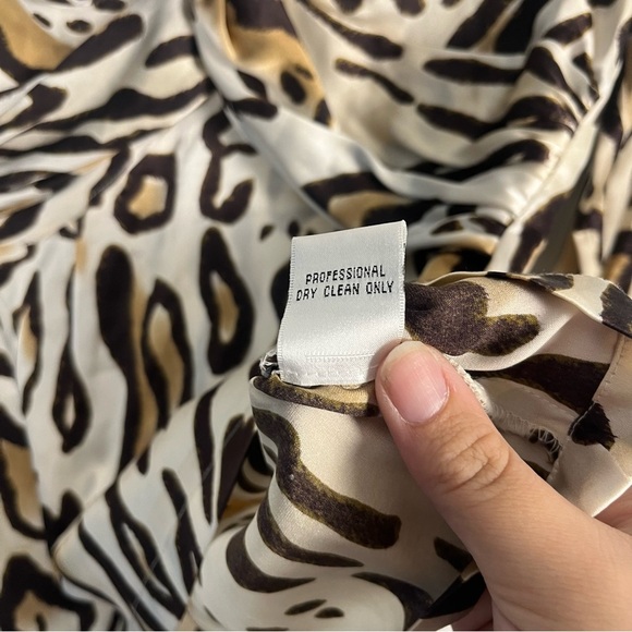 Vintage y2k silk Cache long sleeve leopard deep v-cut blouse size small - Picture 4 of 8
